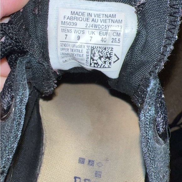 Men’s size 7 Converse - Picture 5 of 5
